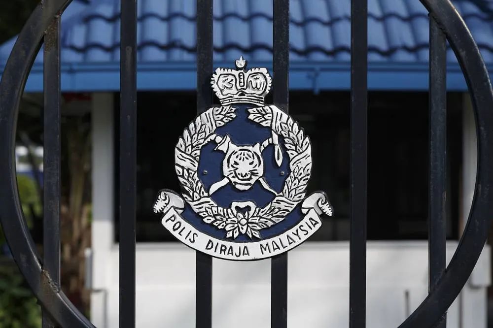 中国夫妇在马来西亚遇黑警525万被抢还遭打骂
