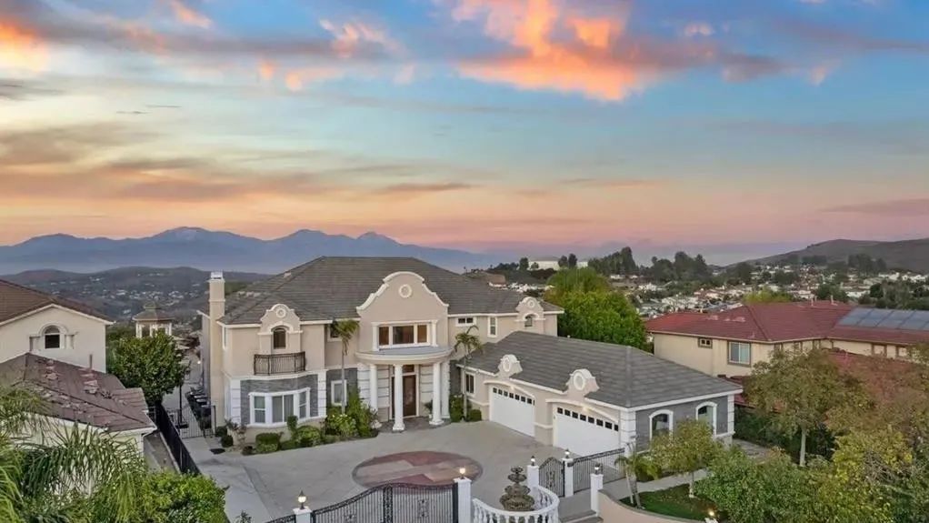 洛杉矶百万豪宅在线拍卖——钻石吧山顶豪宅 - 得居房产资讯